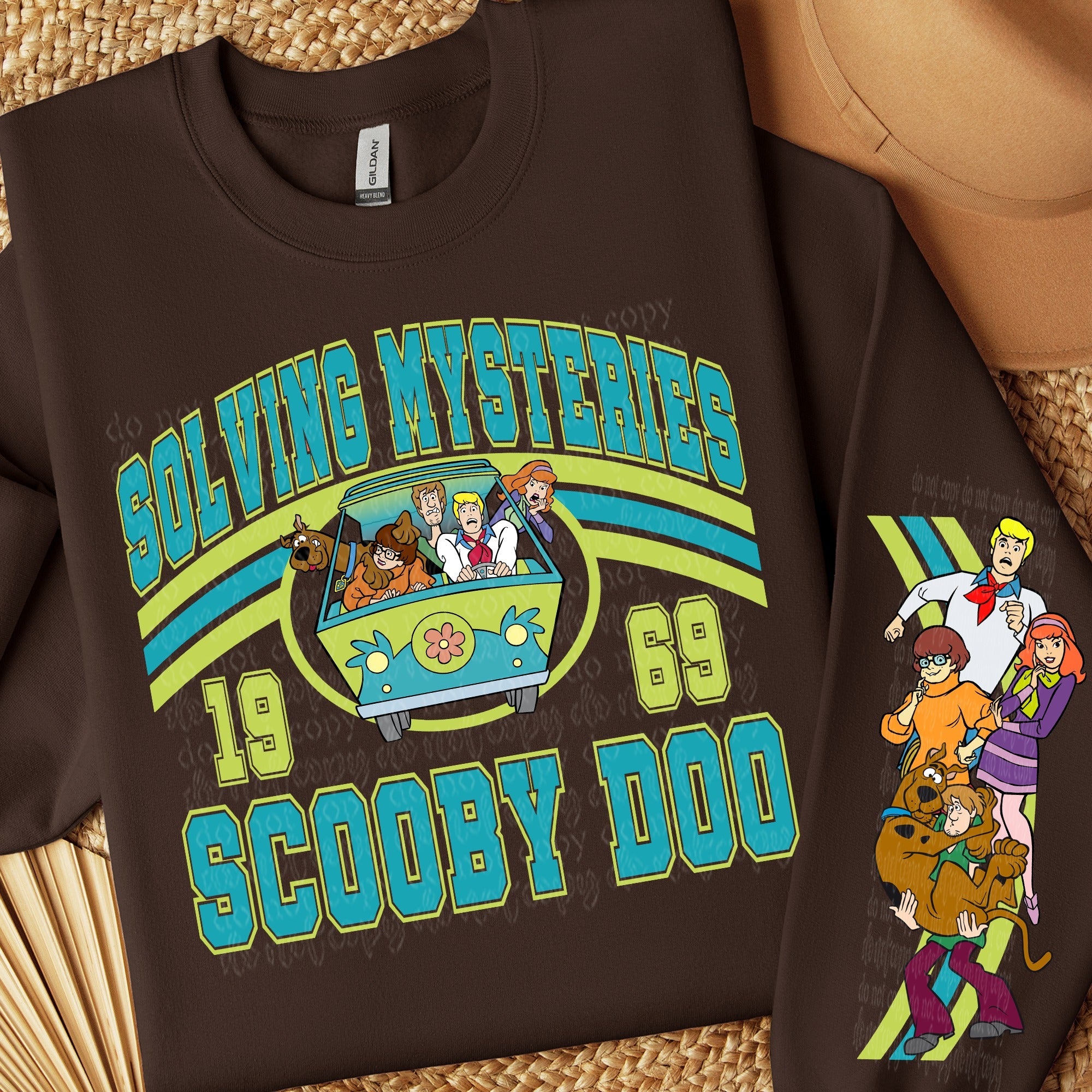 SOLVING MYSTERIES SWEATSHIRT W/ SLEEVE PRINT