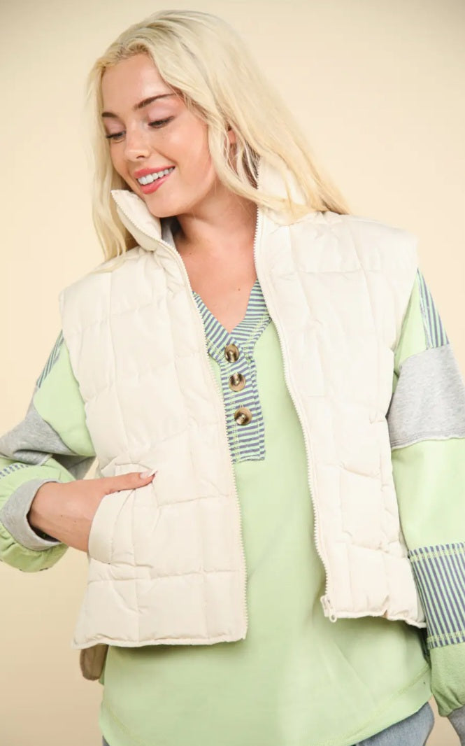 Cream puffer vest with pockets and zipper